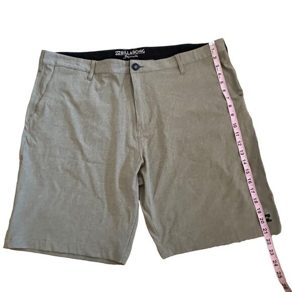 Billabong ~ Mens Hybrid Shorts ~ size 42 ~ two side pockets ~ back pockets - Picture 7 of 12